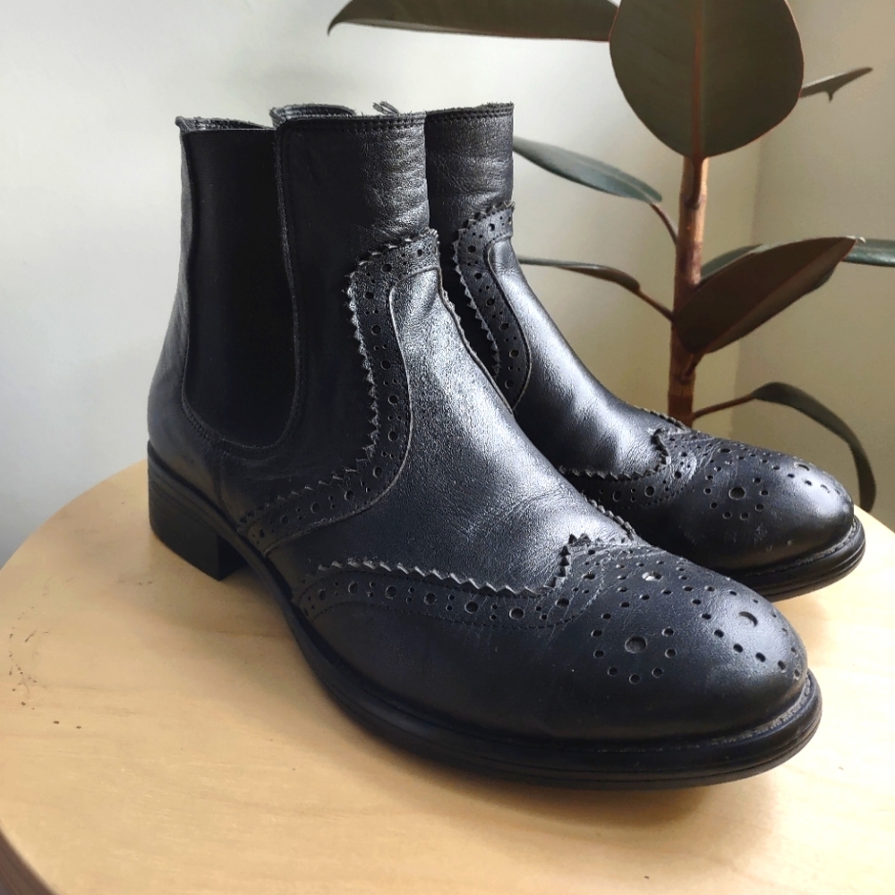 Chelsea black boots